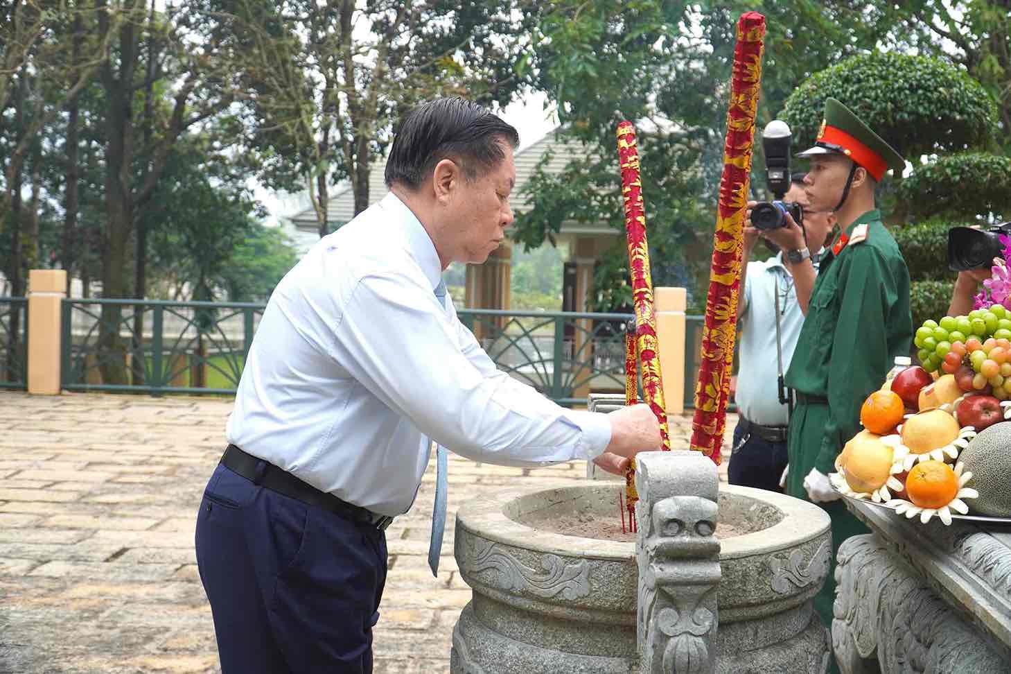 Truong Ban Tuyen giao Trung uong Nguyen Trong Nghia dang huong tai khu can cu Tinh uy Bien Hoa U1. Anh: HAC