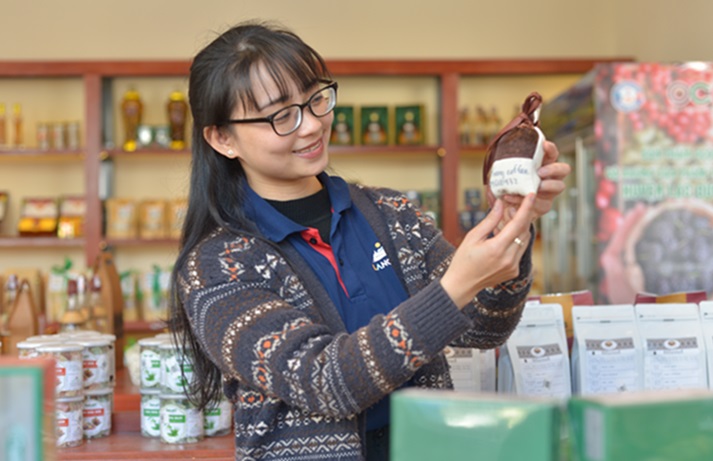 Lac Duong district currently has 60 OCOP products, and in 2024 the district aims to increase the number by 15 products. Photo: Pham Quang