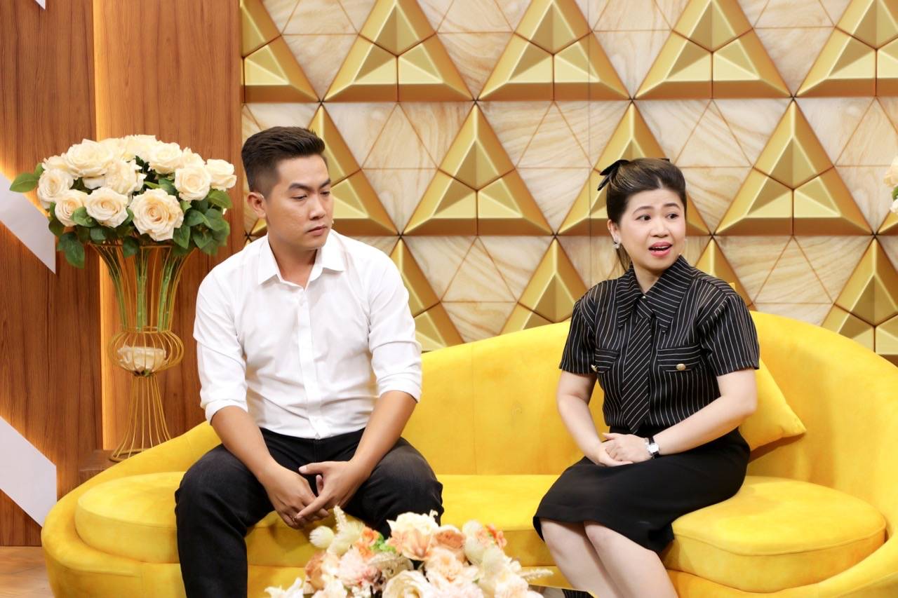 The "teacher-student" couple has a happy life. Photo: Producer.