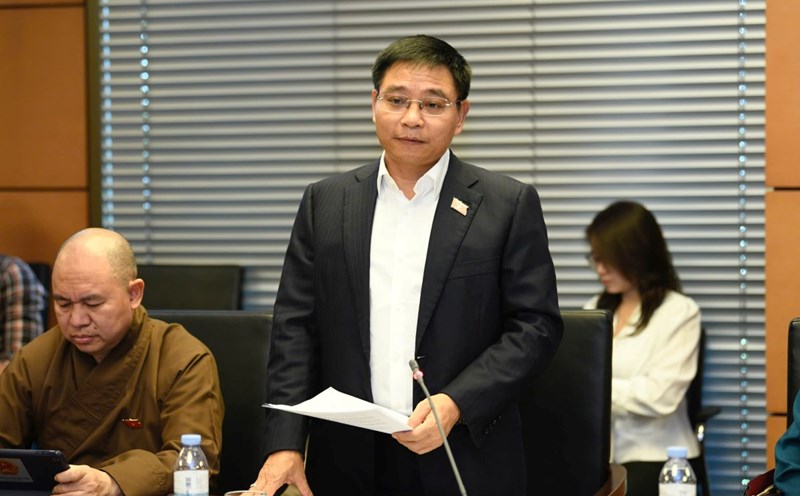 Minister Nguyen Van Thang clarified some contents about the North-South high-speed railway project. Photo: Pham Dong