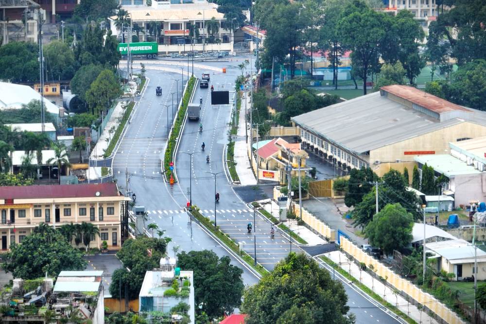New road opens to traffic at Tan Son Nhat airport gateway. Photo: Anh Tu