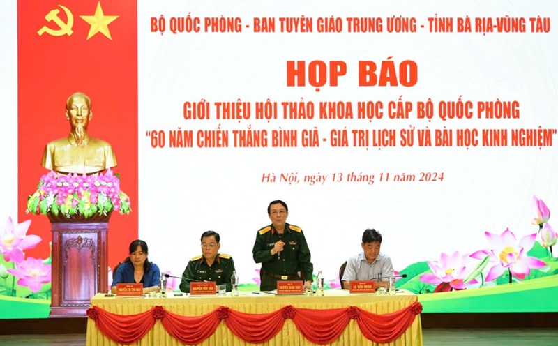 Colonel Nguyen Xuan Thuy - Deputy Director of the Propaganda Department - spoke at the press conference. Photo: T.Vuong