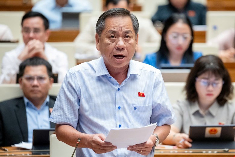 National Assembly delegate Tran Van Sau (Dong Thap delegation) said that the treatment of civil servants and employees working in drug rehabilitation facilities is not appropriate. Photo: National Assembly