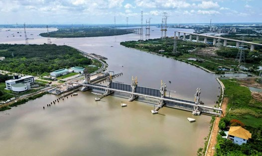 Cống ngăn triều Mương Chuối (huyện Nhà Bè, TPHCM) sau thời gian dài không thi công. Ảnh: Hữu Chánh