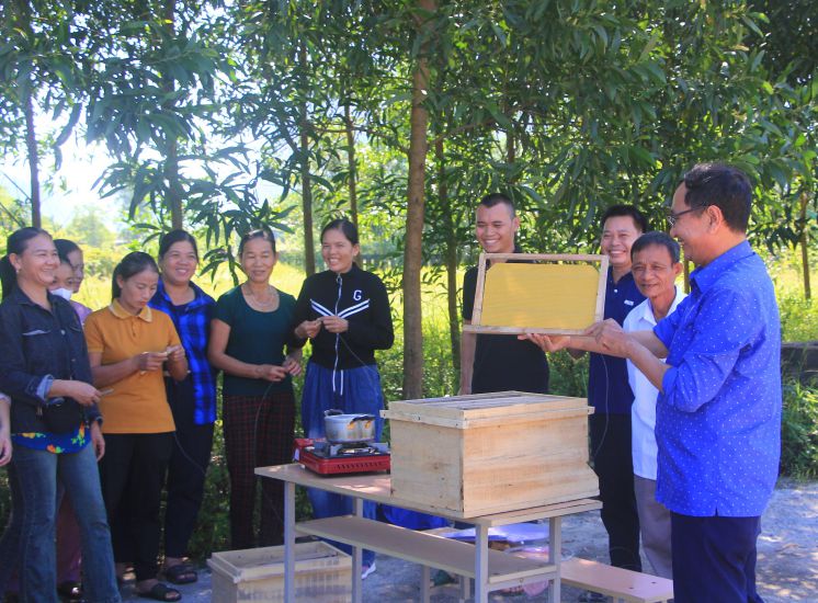 Deploying models and building courses to help people in the mountainous areas of Quang Binh develop a sustainable economy. Photo: Cong Sang