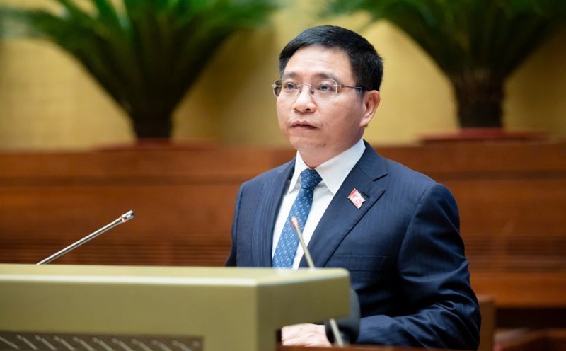 Member of the Party Central Committee, Minister of Transport Nguyen Van Thang presented a proposal on the investment policy for the North-South high-speed railway project. Photo: Pham Dong