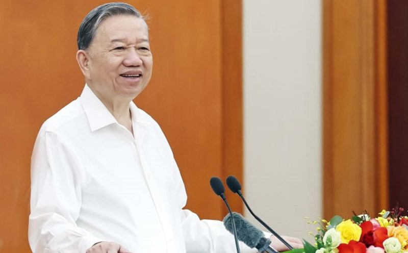 General Secretary To Lam delivers a speech at the working session with the Economic and Social Subcommittee of the 14th National Party Congress. Photo: VNA