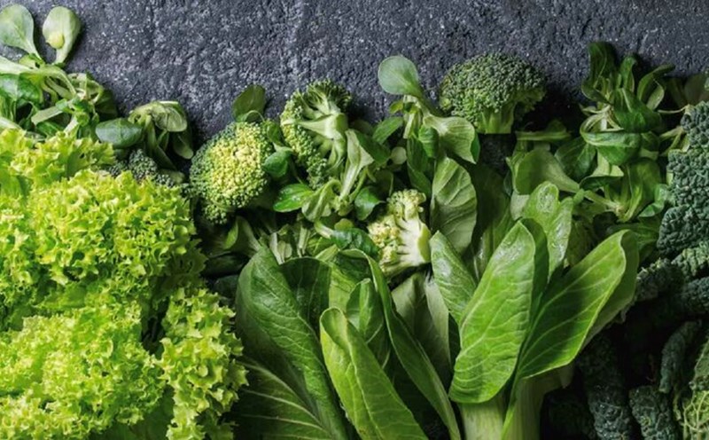 How to prepare dishes from some green leafy vegetables. Photo: According to Healthshots.