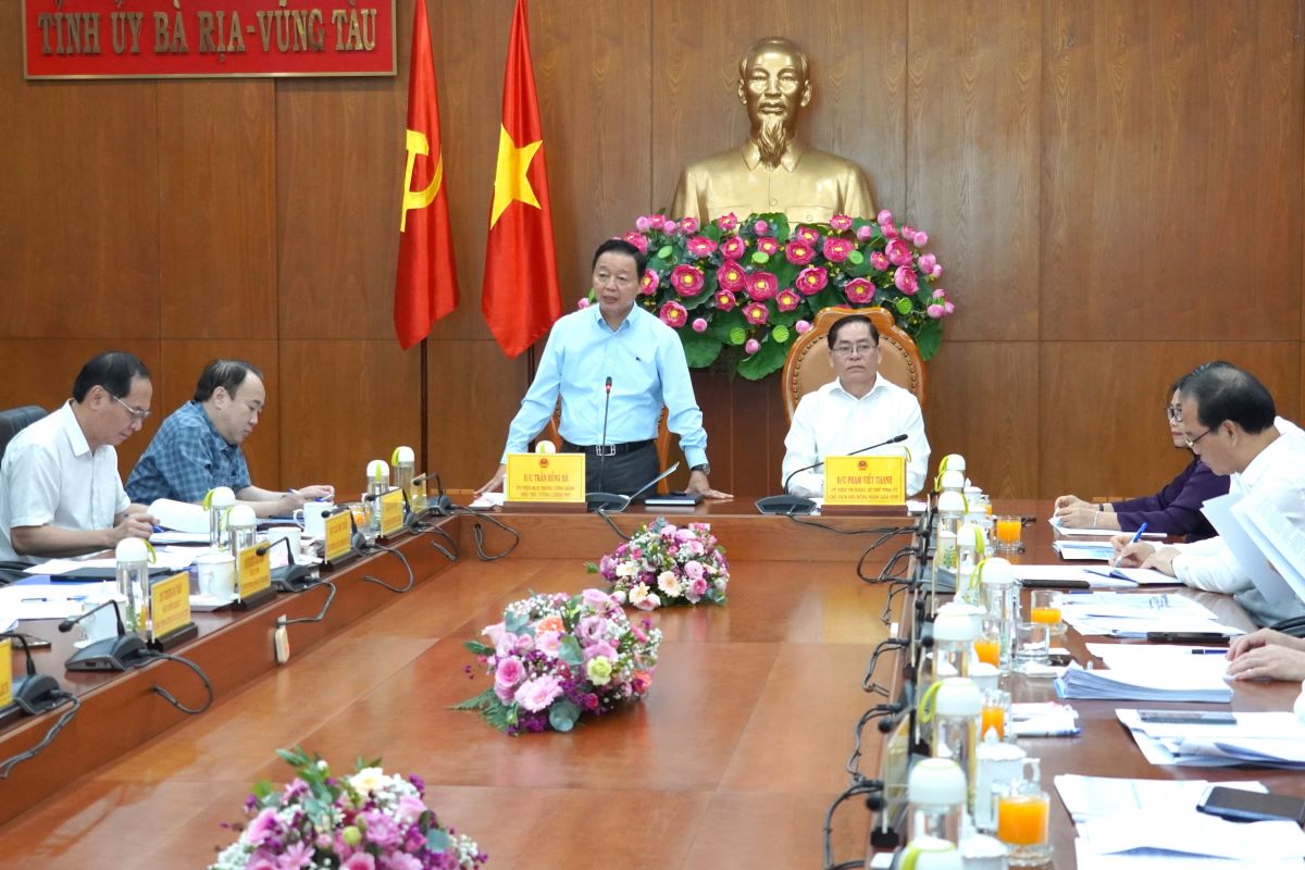 Deputy Prime Minister Tran Hong Ha chaired a working session with Ba Ria - Vung Tau province. Photo: Thanh An