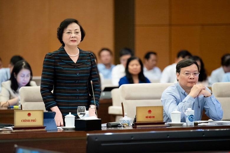 Minister of Home Affairs Pham Thi Thanh Tra said that after the merger, 1 district-level unit and 161 commune-level units will be reduced. Photo: Quochoi.vn