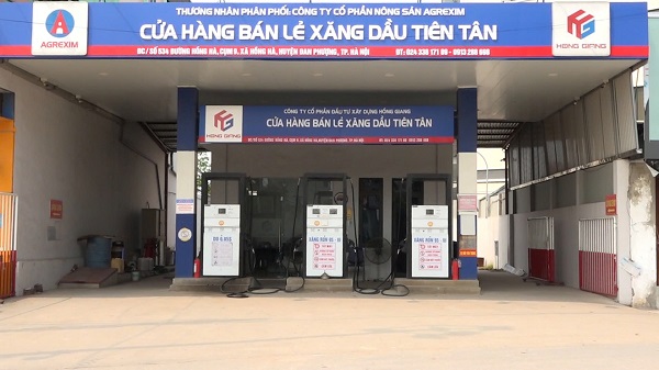 Tien Tan gas station, Dan Phuong, Hanoi. Photo: Reporter