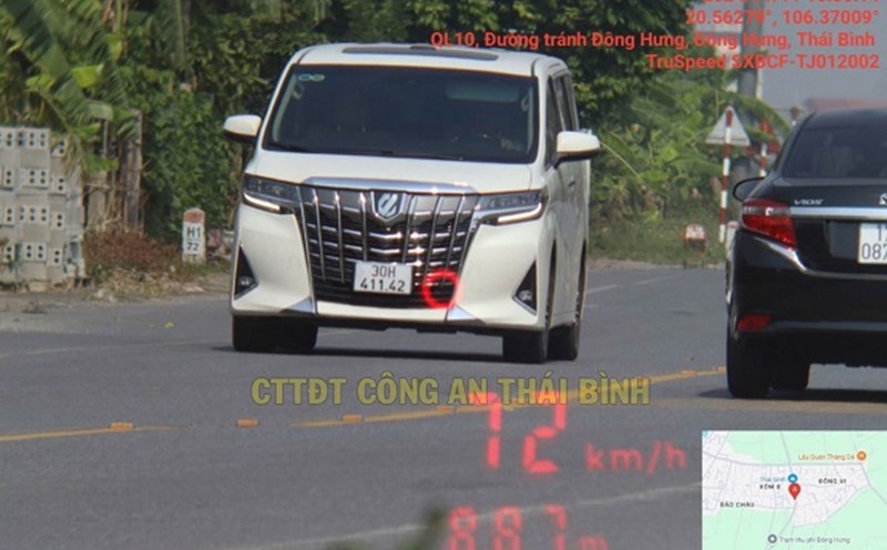 Image of speeding car being fined in Thai Binh. Photo: Thai Binh Police