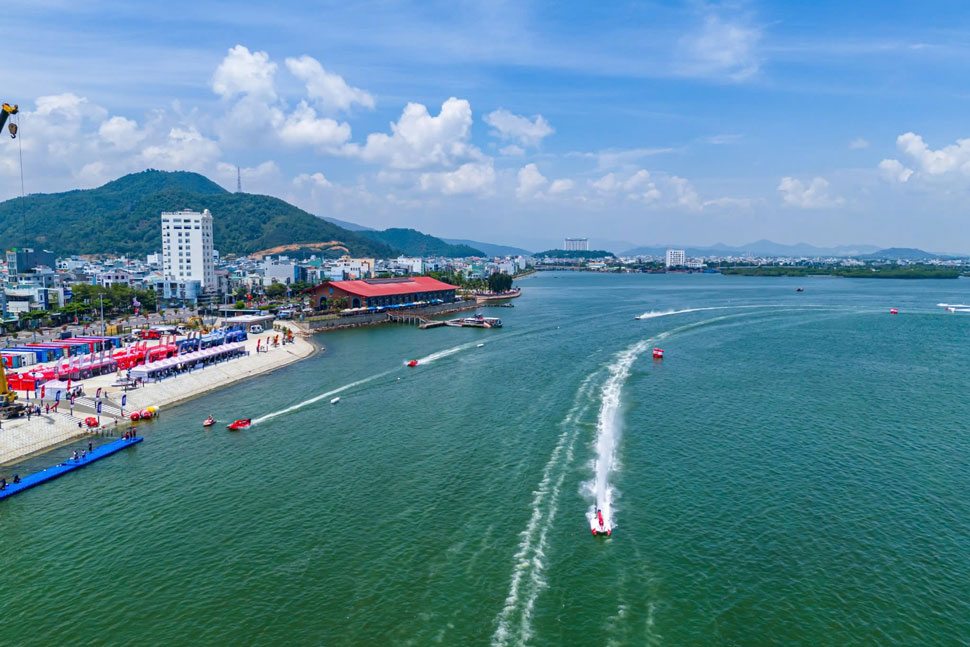 The international motorboat race will be held at the end of March 2024 on Thi Nai lagoon (Quy Nhon city, Binh Dinh). Photo: Dung Nhan