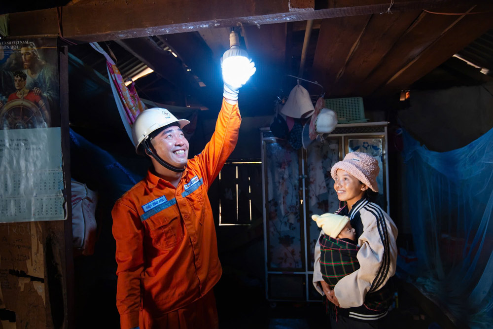 The Central Power Corporation (EVNCPC) organizes the Customer Appreciation Month 2024 program with many community-oriented activities. Photo: Ngoc Thach