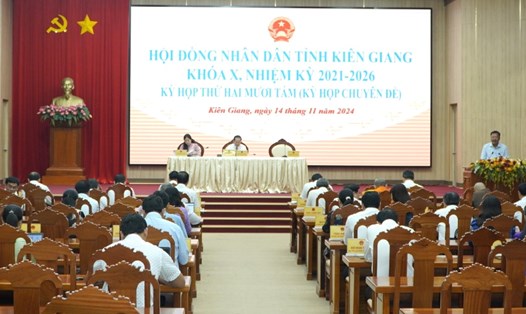 HĐND tỉnh Kiên Giang thông qua dự thảo nghị quyết Quy định chính sách về đất đai đối với đồng bào dân tộc thiểu số sinh sống trên địa bàn tỉnh Kiên Giang. Ảnh: Nguyên Anh