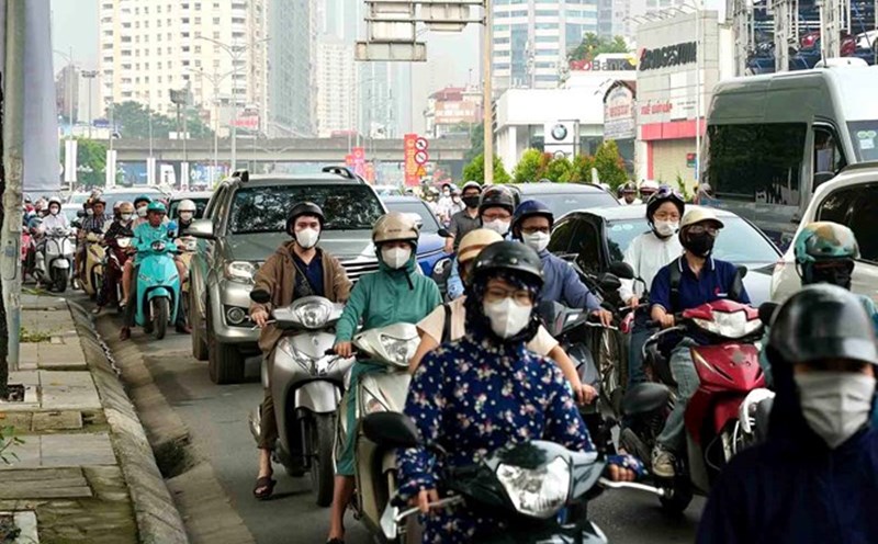 Traffic is a major source of pollution in Hanoi. Photo: Huu Chanh