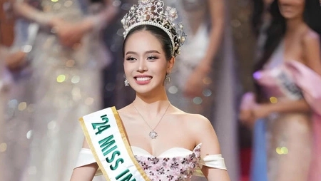 Hoa hau Thanh Thuy dang quang Miss International. Anh: MI