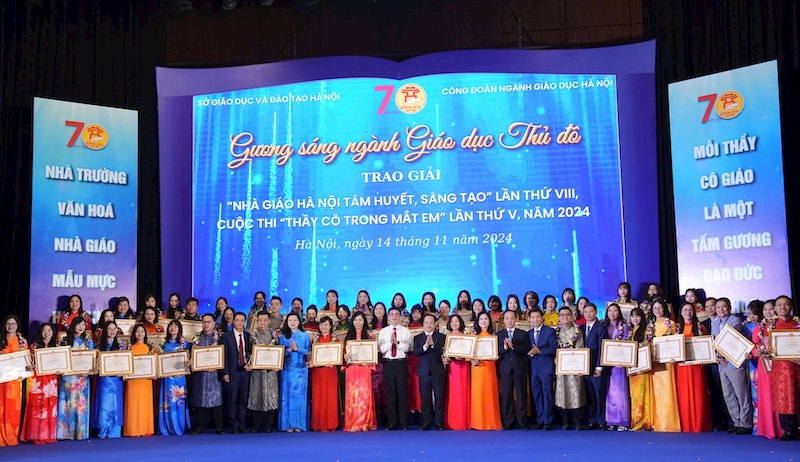 Hanoi Department of Education and Training honors 196 dedicated and creative teachers in 2024. Photo: Thao Pham