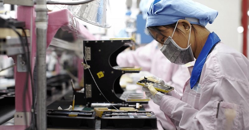 By the end of October, the group of computers, electronic products and components; phones and components brought in export turnover of 105.14 billion USD. Photo: Vu Long.