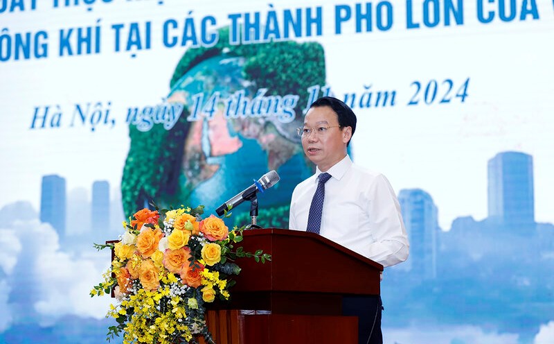 Minister Do Duc Duy said air pollution has reached alarming levels. Photo: Dinh Trung