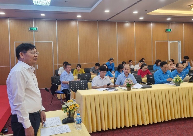 Vice President of the Vietnam General Confederation of Labor Phan Van Anh speaks at the conference. Photo: Nam Duong