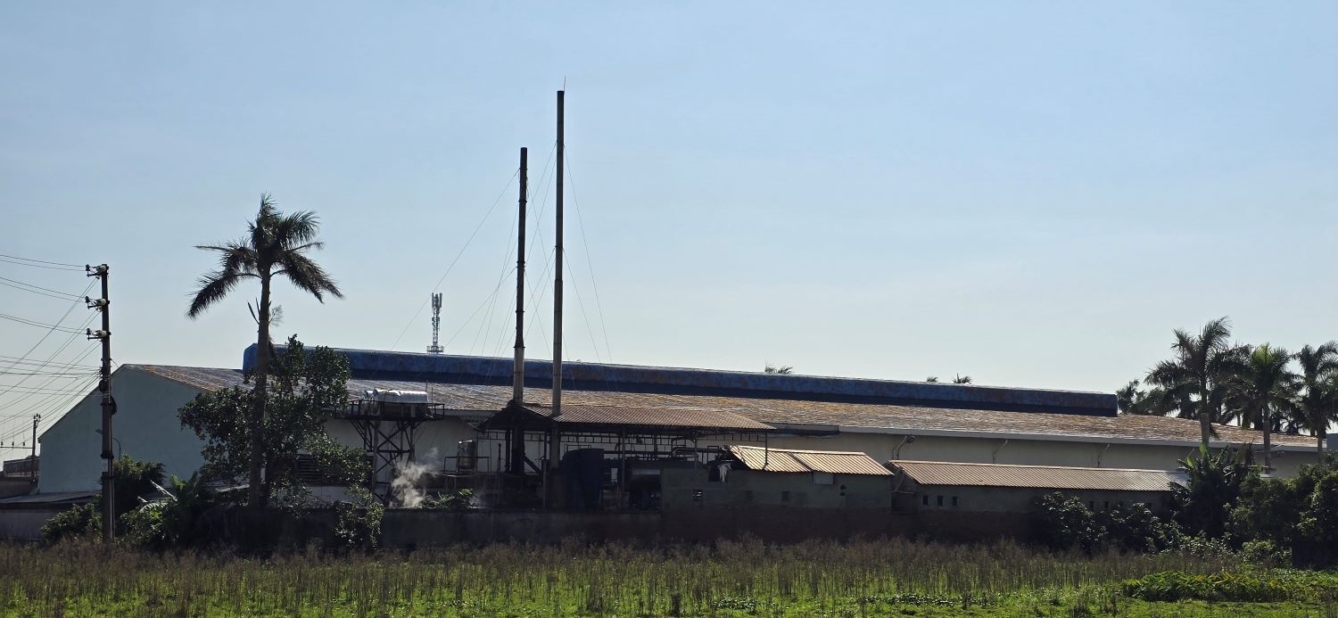 Can canh 2 ong xa khoi thai cua 