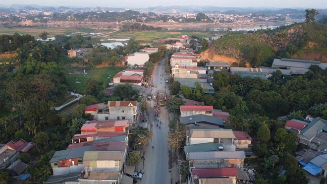 Sau thời gian dài xuống cấp, tuyến Quốc lộ 37 ở nâng cấp, cải tạo. Ảnh: Trần Bùi 