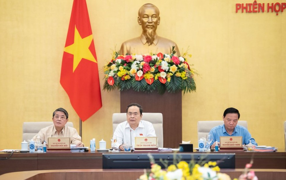 The National Assembly Standing Committee gave opinions on explaining, accepting and revising the draft Law on Electricity (amended) on the afternoon of November 14. Photo: Pham Thang