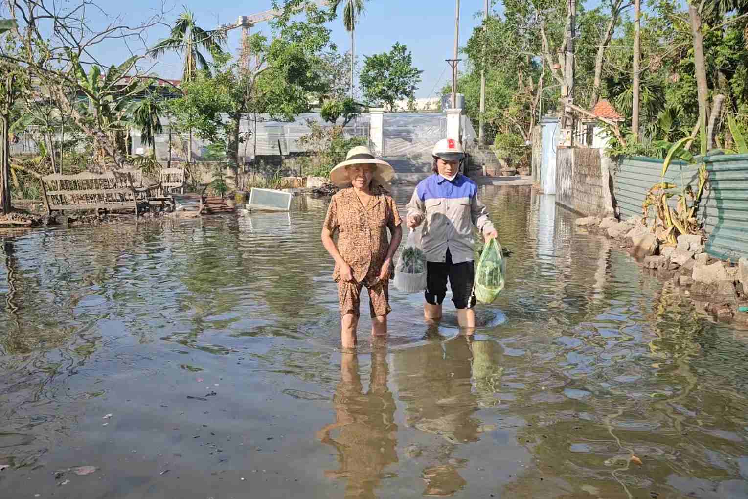 According to locals, on average 10 days a month the streets are flooded. Photo: Doan Hung