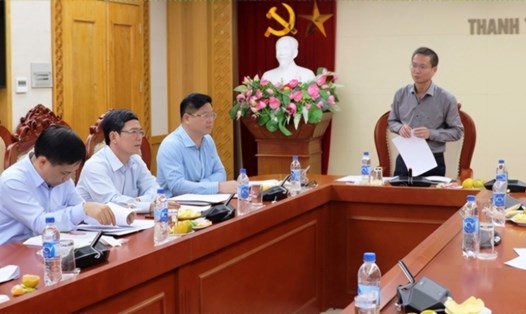 Ông Lê Tiến Đạt (người đứng) chỉ đạo hoạt động về giám sát, xử lý sau thanh tra tại Thanh tra Chính phủ. Ảnh: Thanhtravietnam.vn