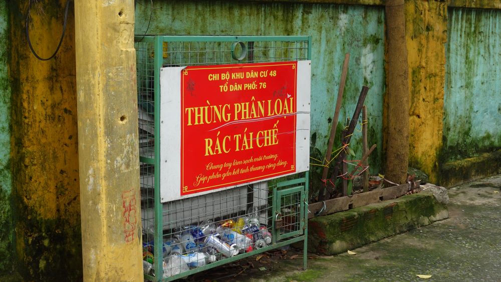 Da Nang classifies waste to raise funds and support the needy. Photo: Tran Thi