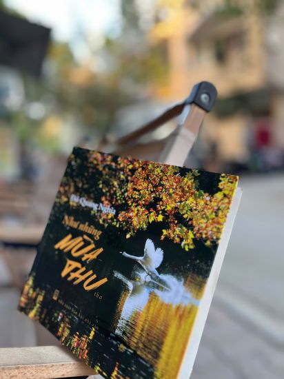 Cover of the book “Like Autumns” by author Do Quang Nghia. Photo: Mi Lan