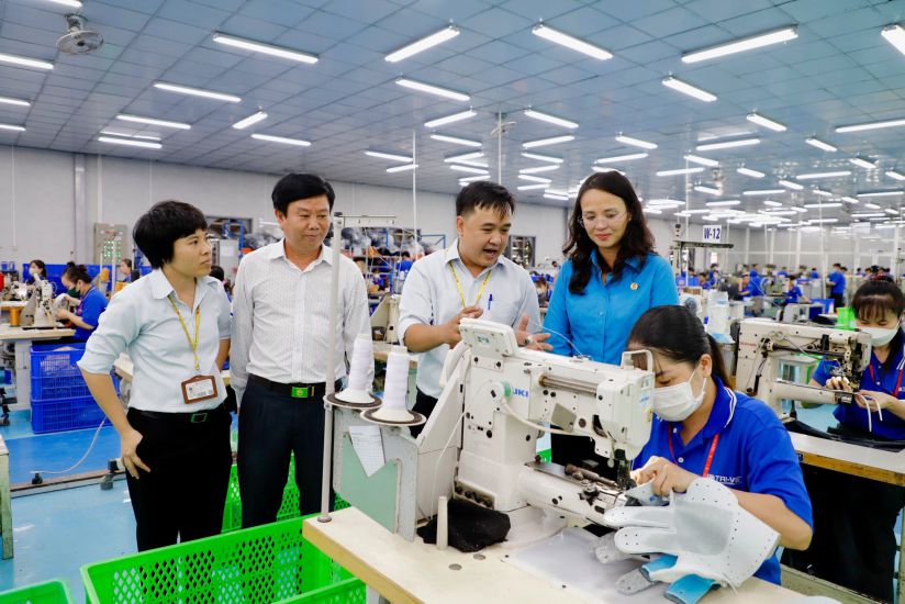 Union officials at the grassroots level are an important bridge in listening to and proposing the thoughts and aspirations of union members and workers. Photo: My Ly