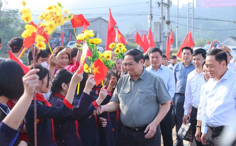 Politburo member and Prime Minister Pham Minh Chinh celebrates the National Great Unity Day with ethnic people in Lang Son province. Photo: Nhat Bac