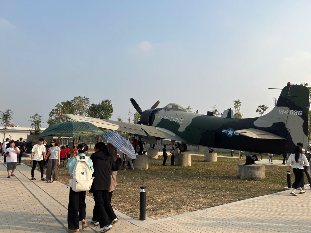 Bao tang hien dang luu giu hon 150.000 hien vat, trong do co 4 bao vat quoc gia va nhieu hien vat quy. Voi kien truc hien dai, khong gian trung bay rong rai, ung dung cong nghe 3D dep mat... bao tang nhanh chong tao ra lan song gay sot, thu hut hang nghin luot khach do ve chi sau 2 tuan mo cua. 