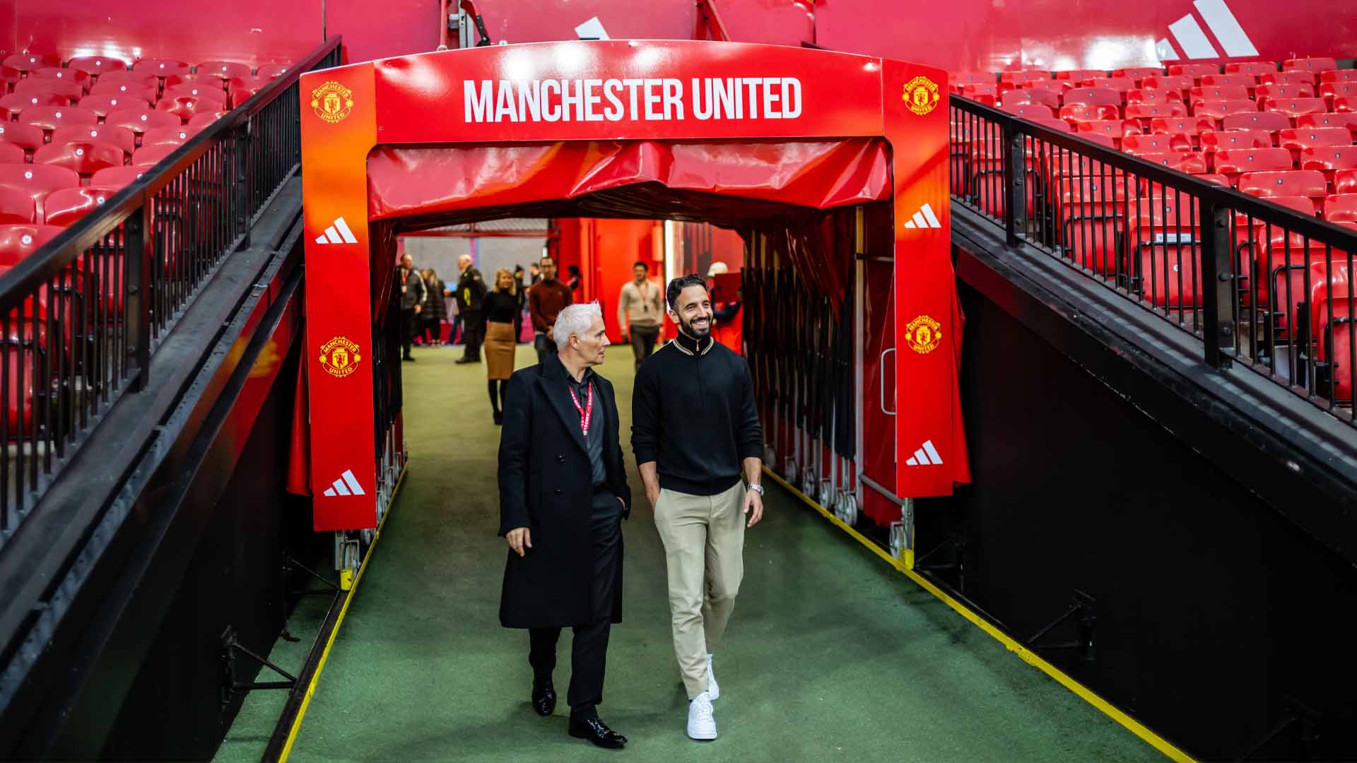 Ruben Amorim lan dau tien buoc tu duong ham ra ngoai Old Trafford. Anh: Manchester United