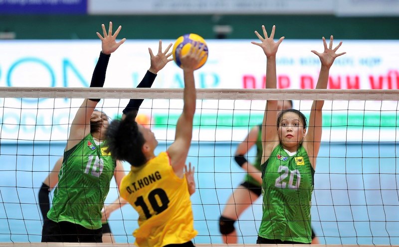 VTV Binh Dien Long An meets LPB Ninh Binh in the semi-finals of the 2024 national volleyball tournament. Photo: VFV