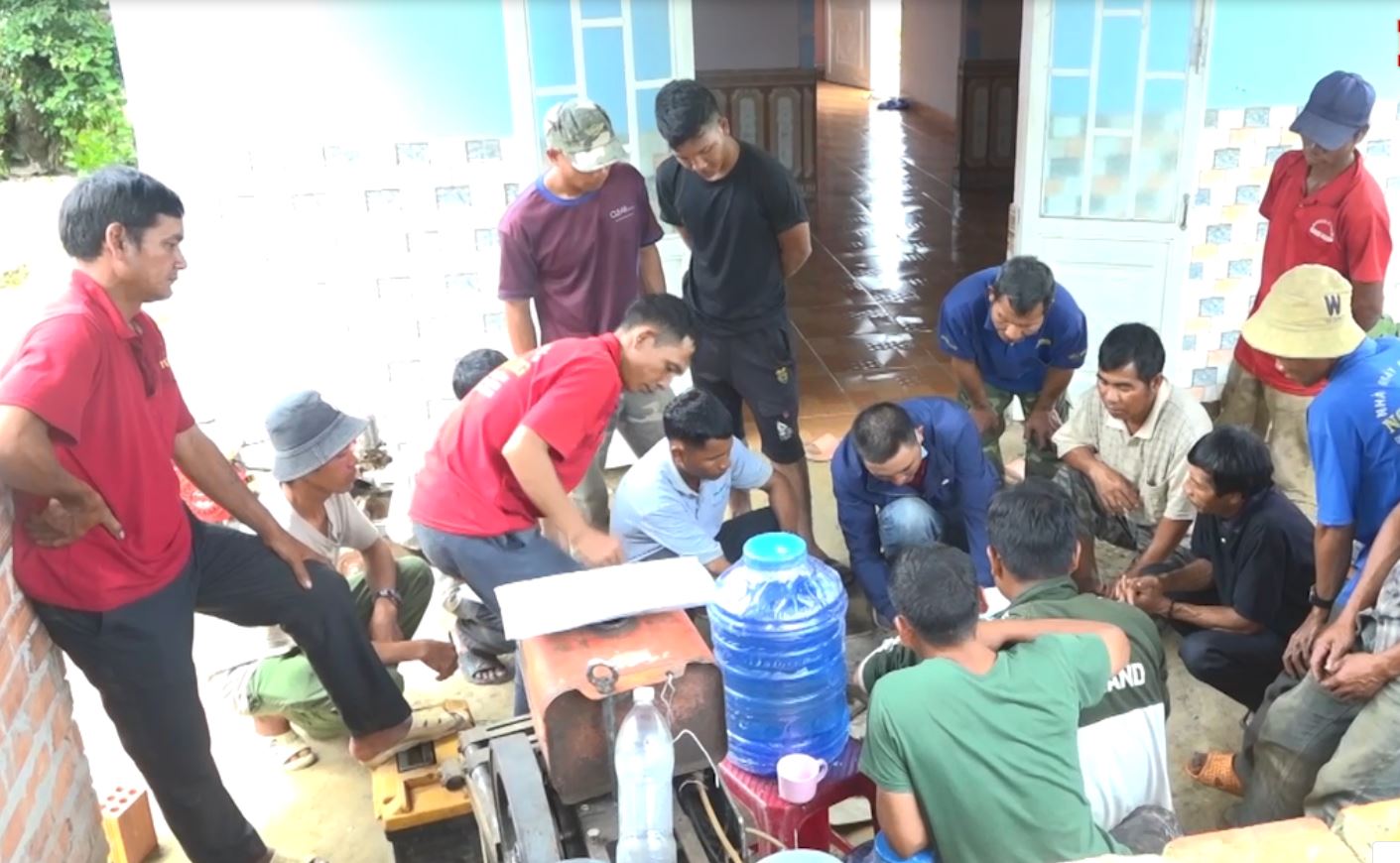 Many people participate in vocational training. Photo: Bao Trung