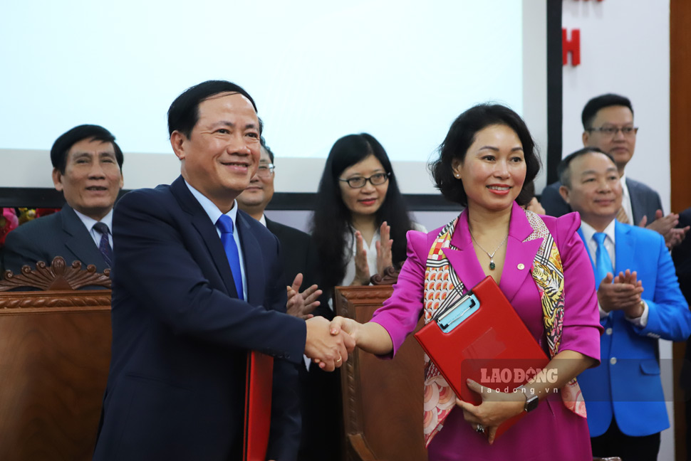 Binh Dinh and Vingroup Corporation have signed a comprehensive cooperation agreement on promoting green transformation. Photo: Hoai Luan