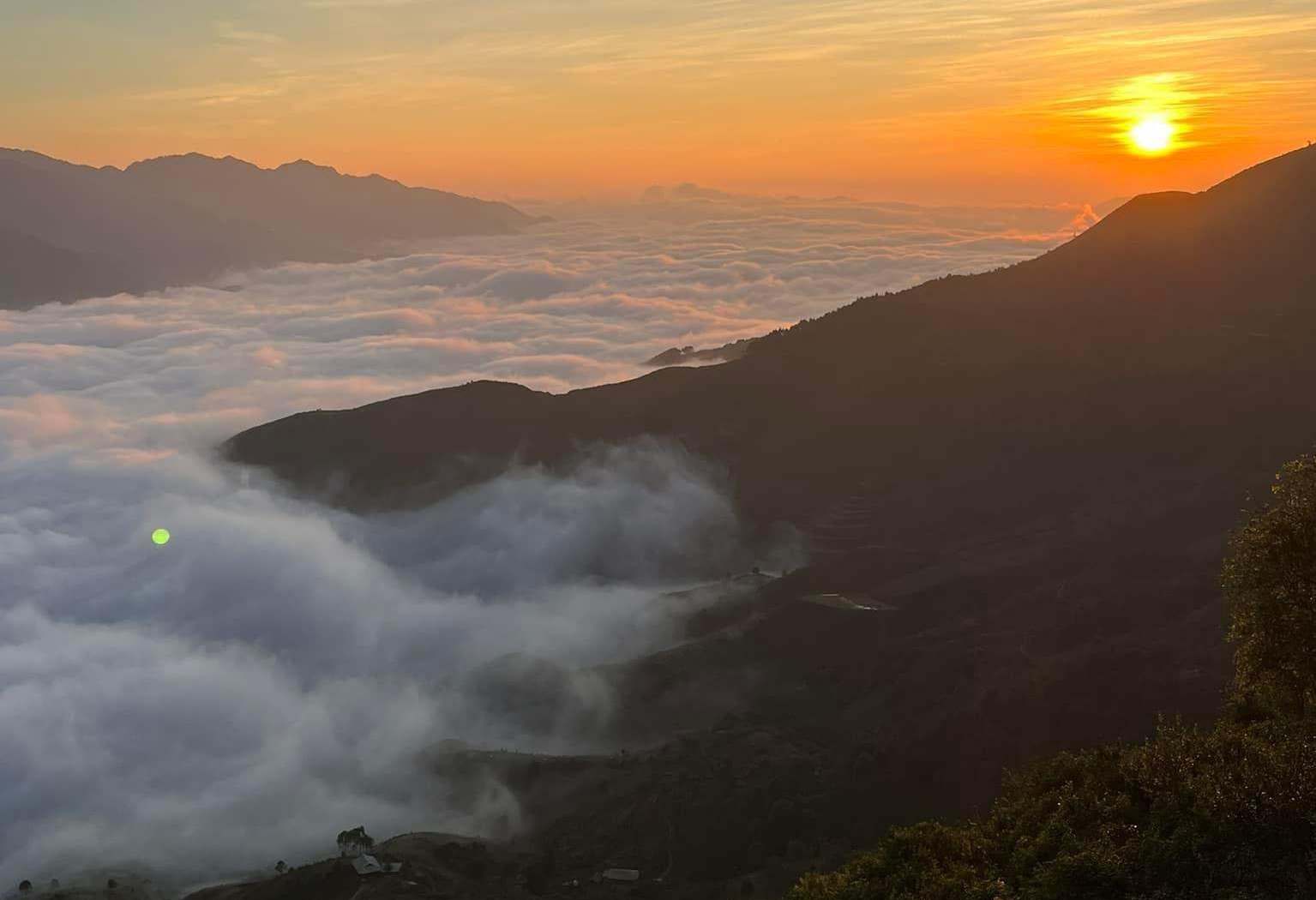 Ta Xua nam o giap ranh giua hai tinh Yen Bai va Son La, cach Ha Noi chung 200 km. Anh: Le Thuy 