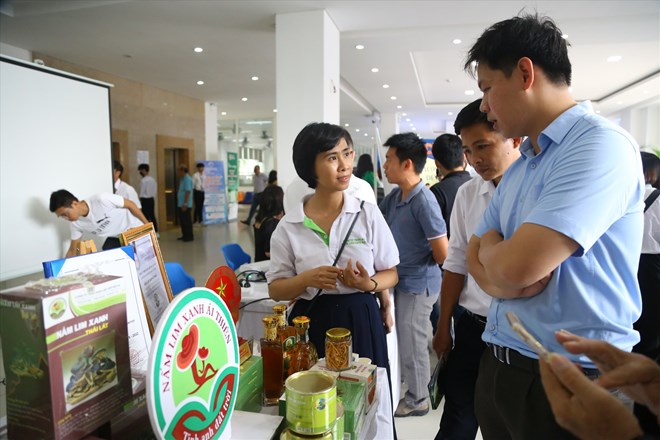 The 5th Innovation and Startup Festival showcased 80 live booths. Photo: Van Truc