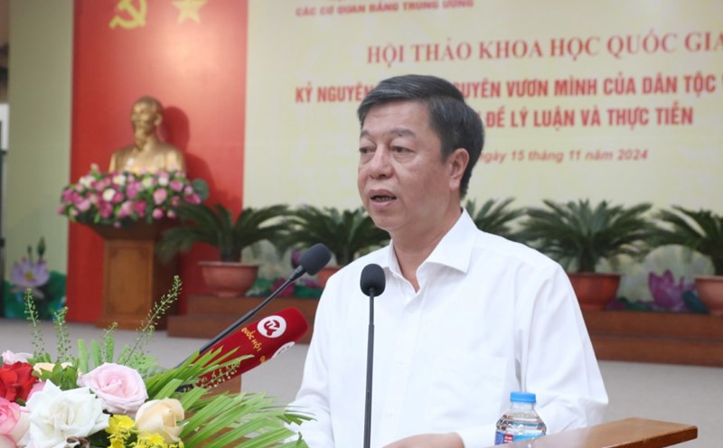 Associate Professor, Dr. Vu Trong Lam - Director, Editor-in-Chief of the National Political Publishing House Truth - spoke about personnel work, an important driving force for national development in the new era. Photo: T.Vuong