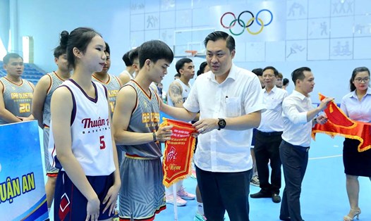 Phó Giám đốc Sở Văn hóa - Thể thao và Du lịch tỉnh Bình Dương - ông Cao Văn Chóng tại lễ khai mạc. Ảnh: Sở VHTTDL tỉnh Bình Dương