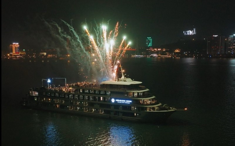 A restaurant ship on Ha Long Bay. Photo: Nguyen Hung