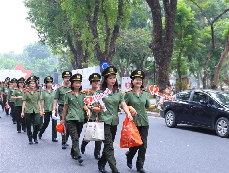 Cac dai bieu da tham gia dieu hanh huong ung Thang hanh dong vi binh dang gioi. Anh: Bo Cong an 