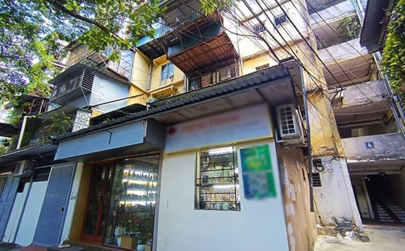 Many old apartment buildings in Hanoi with small areas are being sold for over 50 million VND/m2. Photo: Thu Giang