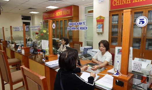 Bộ Nội vụ đưa ra đề xuất điều kiện công chức nghỉ hưu trước tuổi giữ nguyên lương hưu. Ảnh minh họa: Phạm Đông