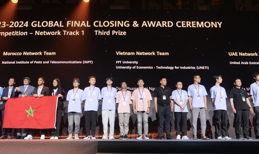 Tại cuộc Huawei ICT Competition 2023-2024, đội Việt Nam đã xuất sắc đứng hạng 3 nội dung mạng. Ảnh: Nhật Linh