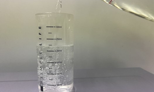 Uống đủ nước giúp cơ thể tiêu hóa protein tốt hơn. Ảnh: Thanh Thanh