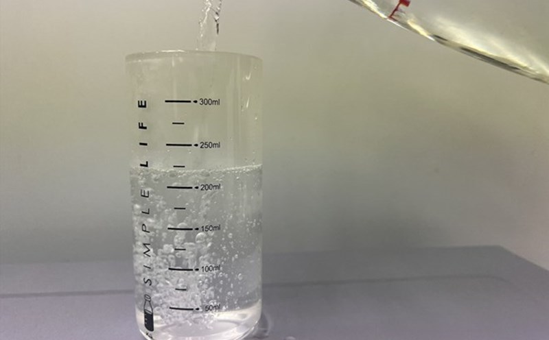 Drinking enough water helps the body digest protein better. Photo: Thanh Thanh